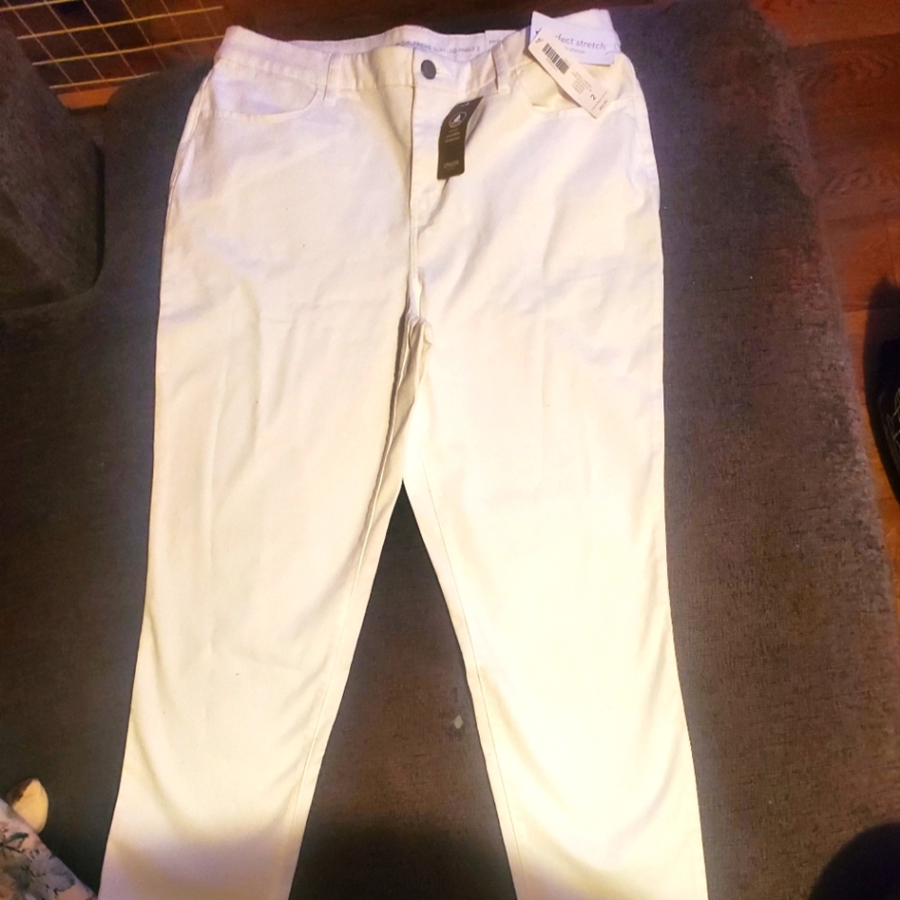 Chicos size 2 Girlfriend Ankle